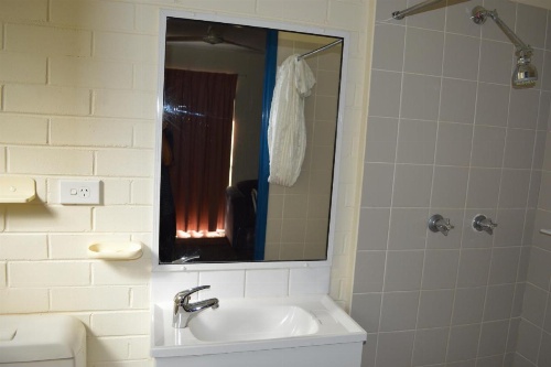 Tottenham Court Motel image 11