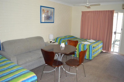 Tottenham Court Motel image 16