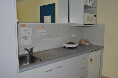 Tottenham Court Motel image 4